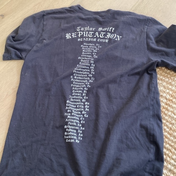 Taylor Swift Reputation Stadium Tour T Shirt - official Merch - Size Small RARE - Picture 3 of 4